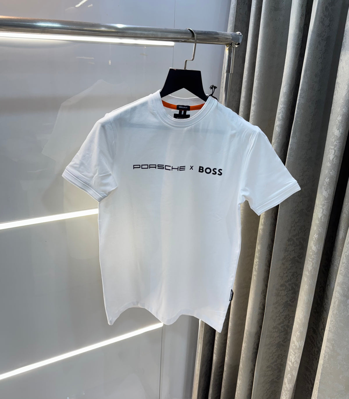 Hug o 6oSs White Por..SchE.. Edition Premium T-Shirt