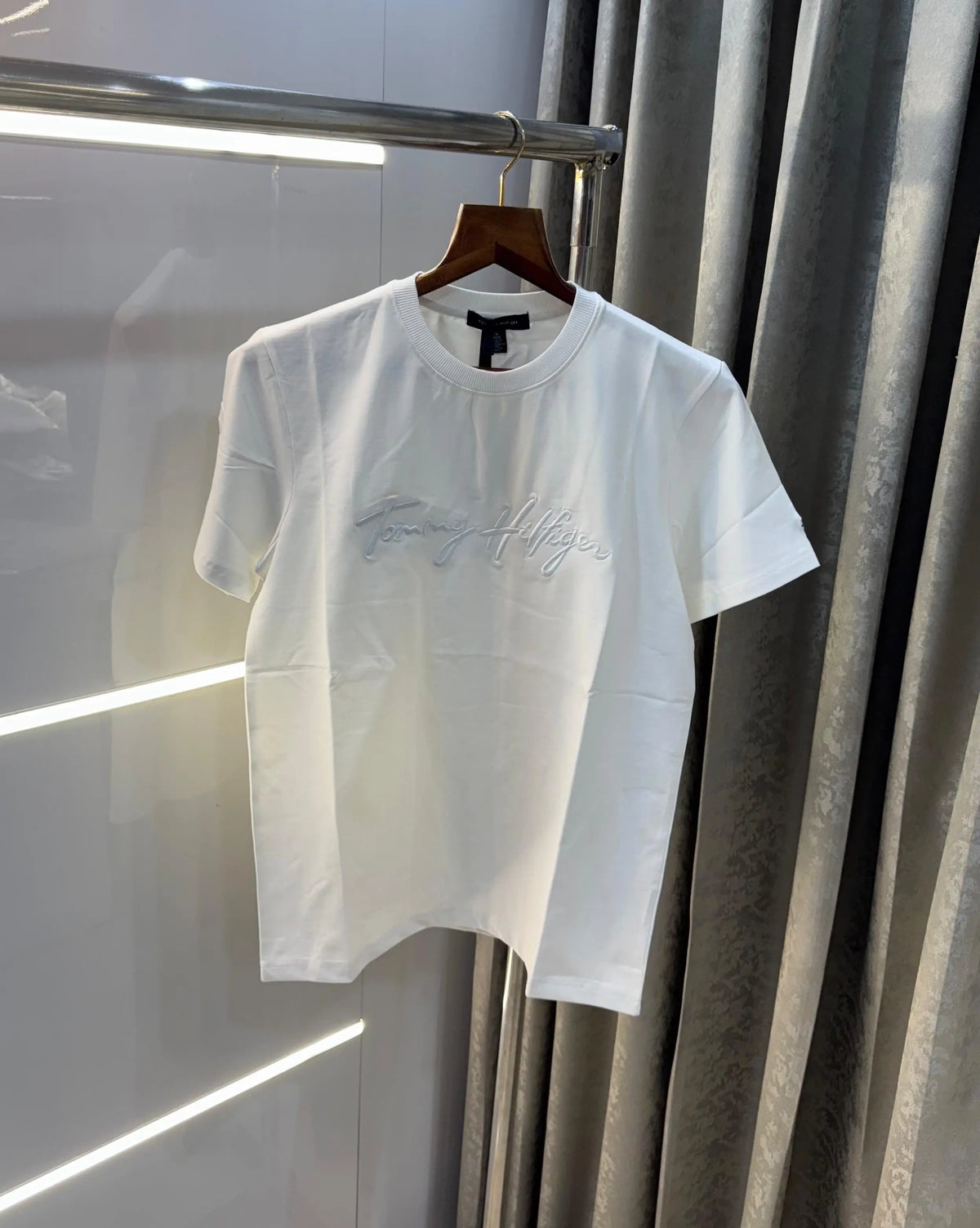 Tomm y Hilfiger White Printed Premium T-Shirt
