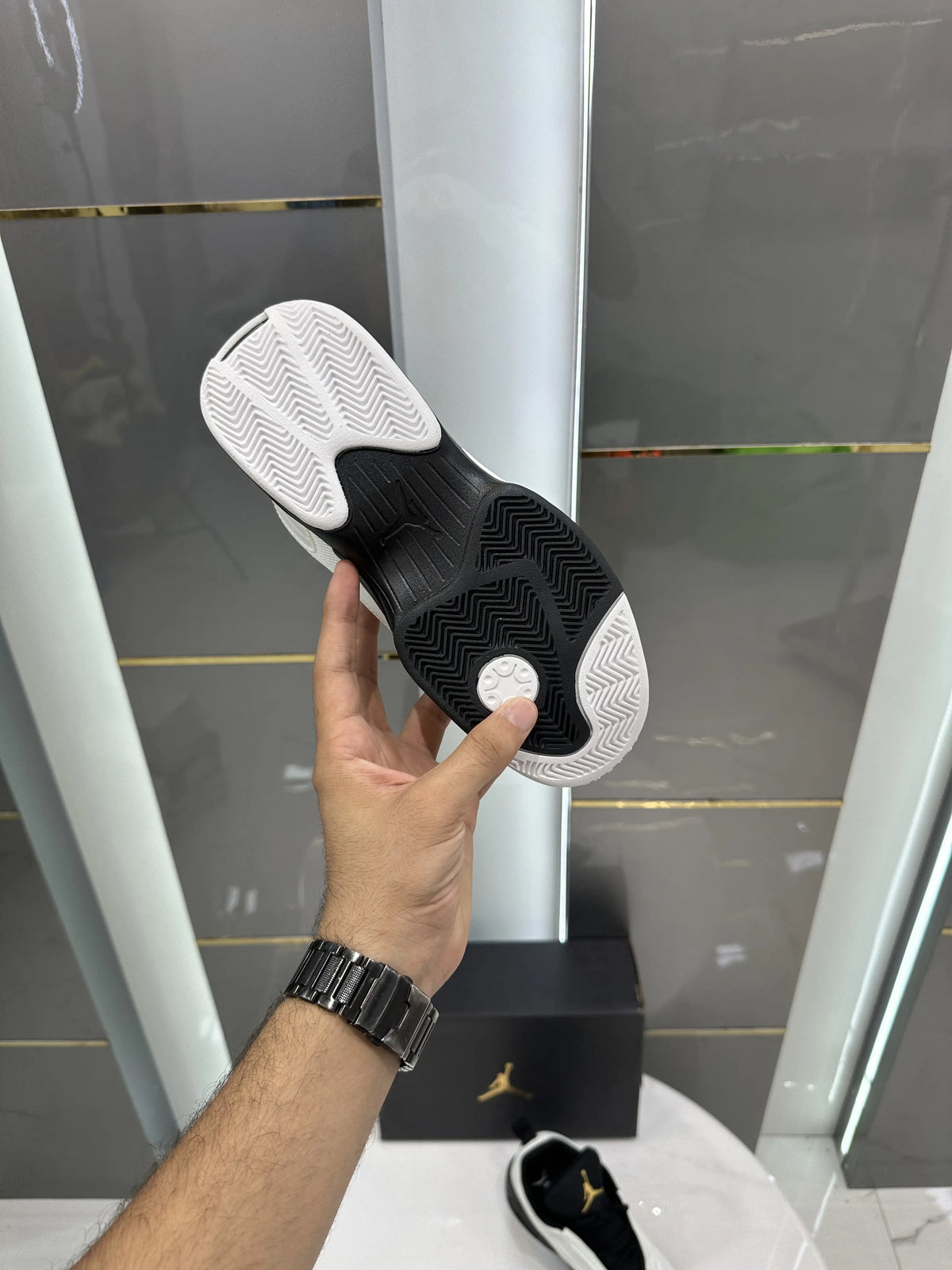 Jordan_Max Aura 6 White Black Gold