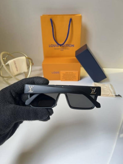 Louis_Vuitton_1984_Matt_Black