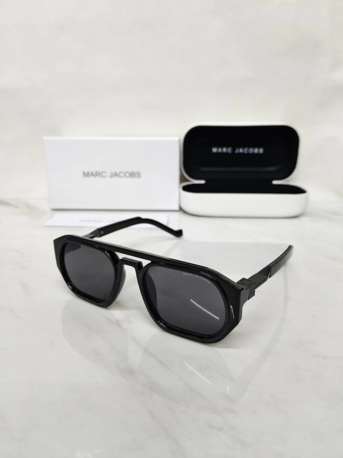 MARC JACOBS ALL BLACK