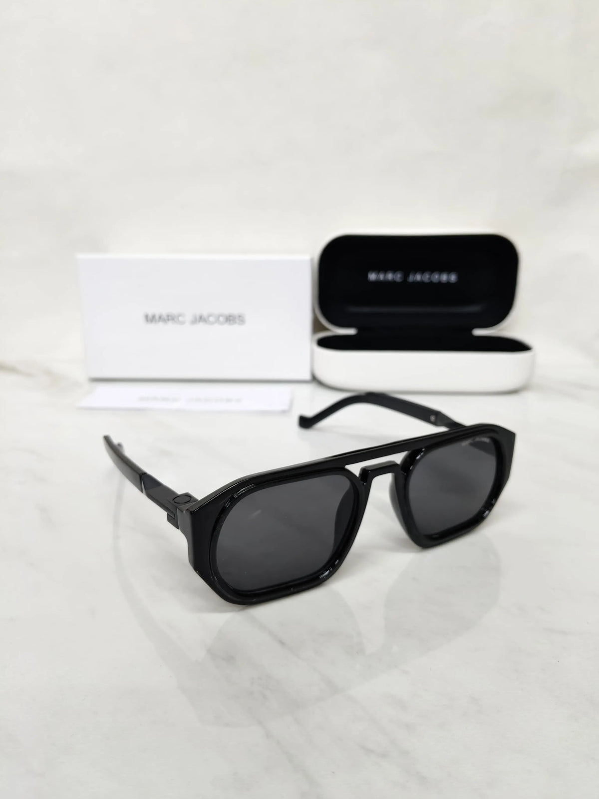 MARC JACOBS ALL BLACK