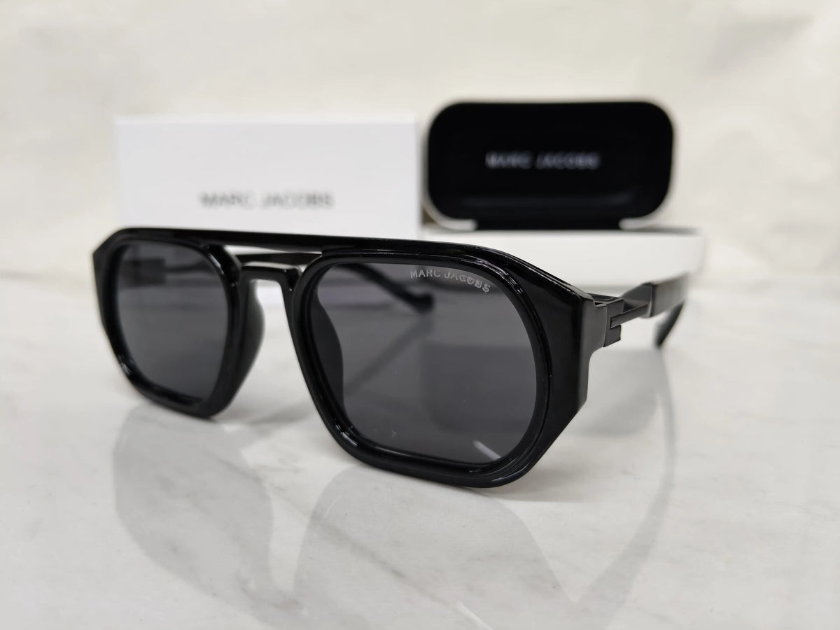 MARC JACOBS ALL BLACK