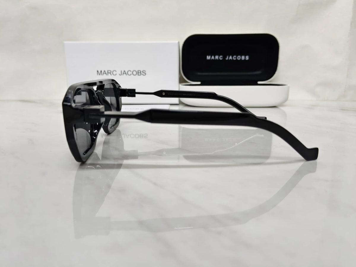 MARC JACOBS ALL BLACK