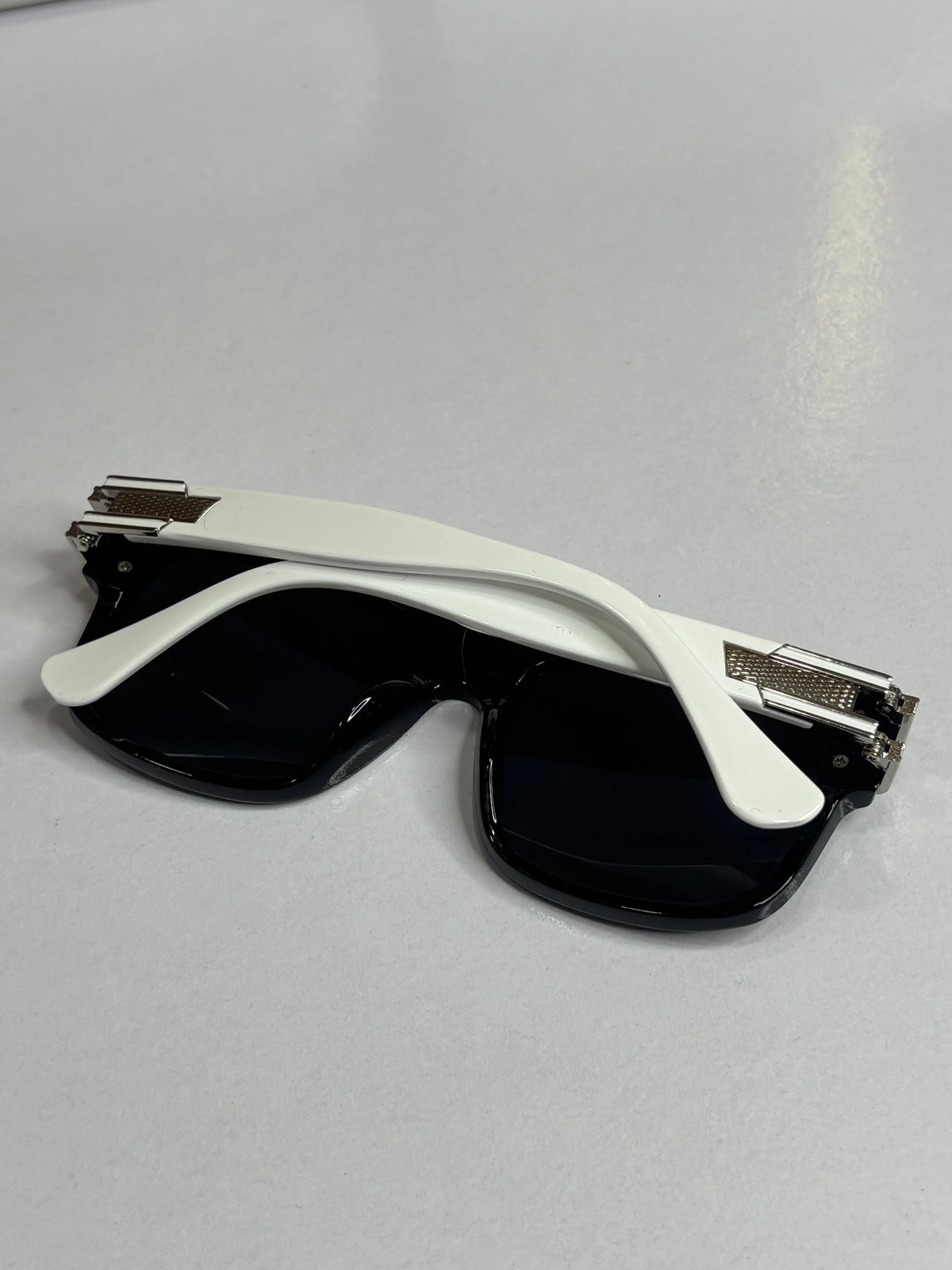 Dita 336 White