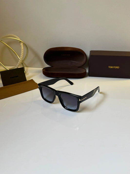 Tomford_259_Black_Blue_Shaded