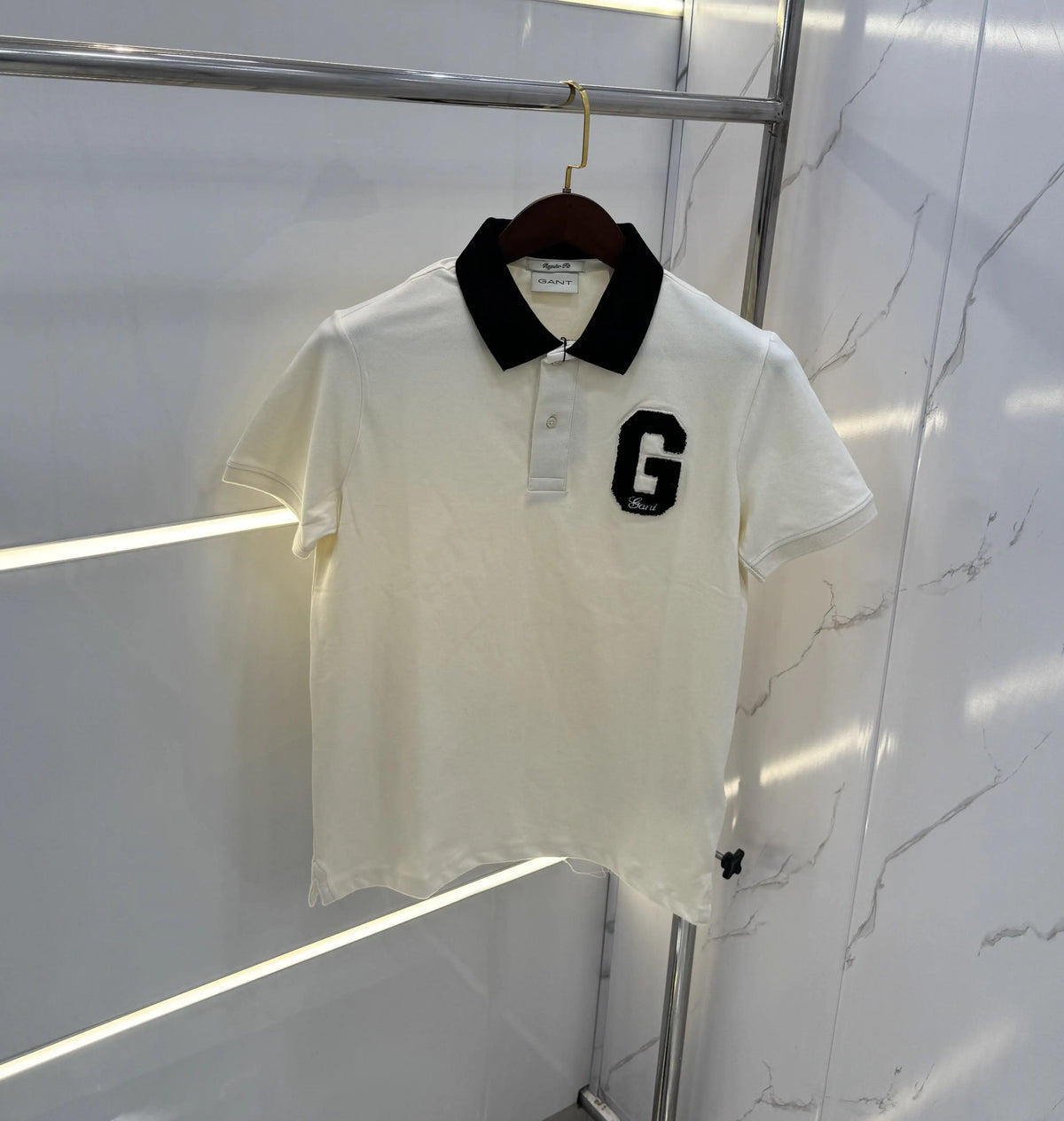 l Gant Cream Logo Work Premium Polo T-shirt