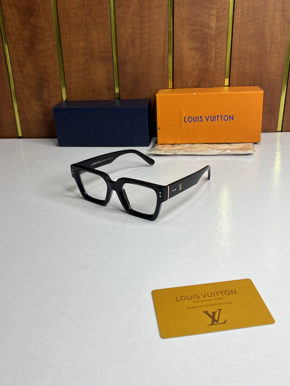 Louis Vuitton 35104 Frame