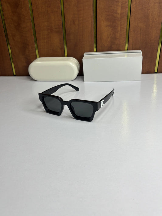Off White Full Black