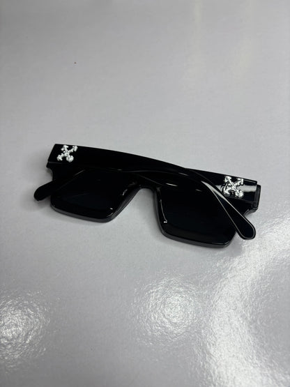 Off White Full Black