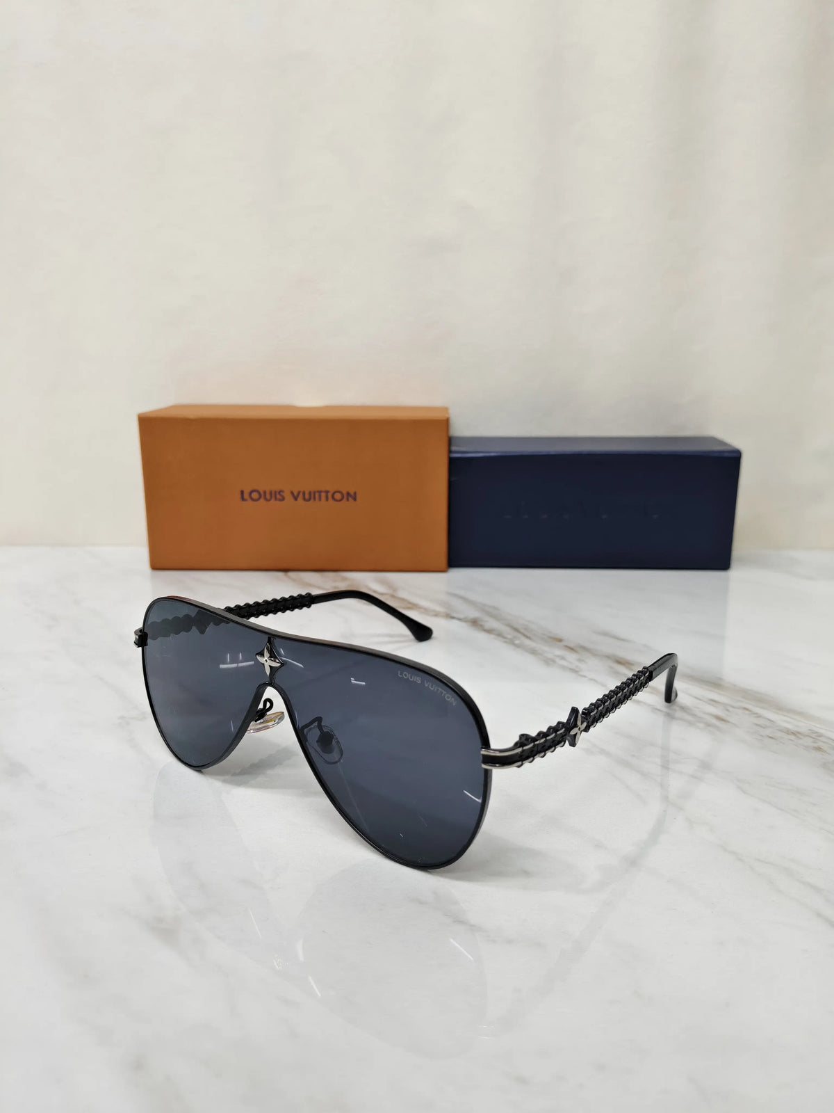 LOUIS VUITTON 382 LUXURY BLACK METAL SHADES