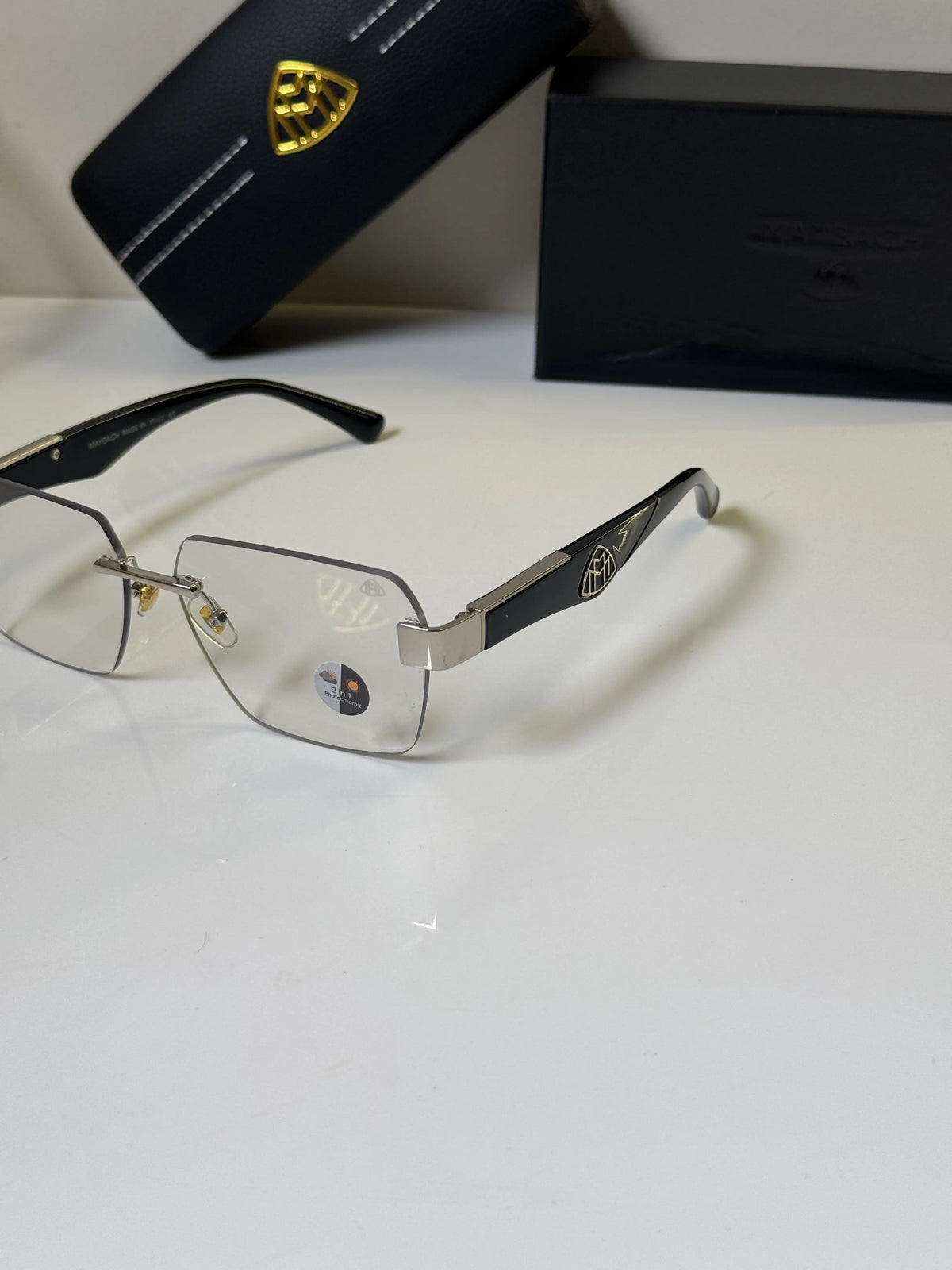Maybach_2560_Silver_Black_Frame