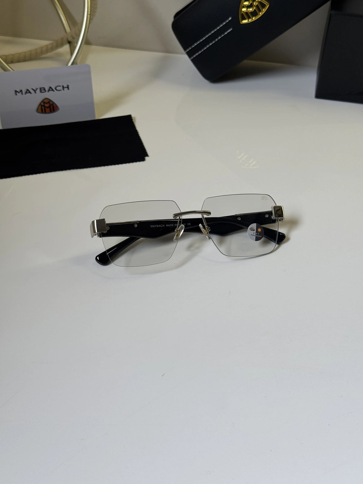 Maybach_2560_Silver_Black_Frame