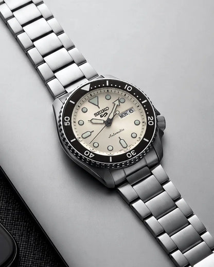 Seiko 5 Sports DayDate