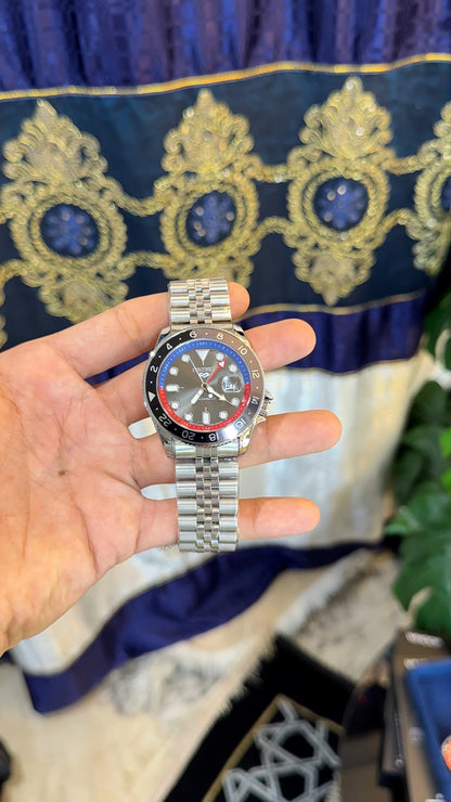 Seiko 5Sportz GMT Heavy Shift Movement