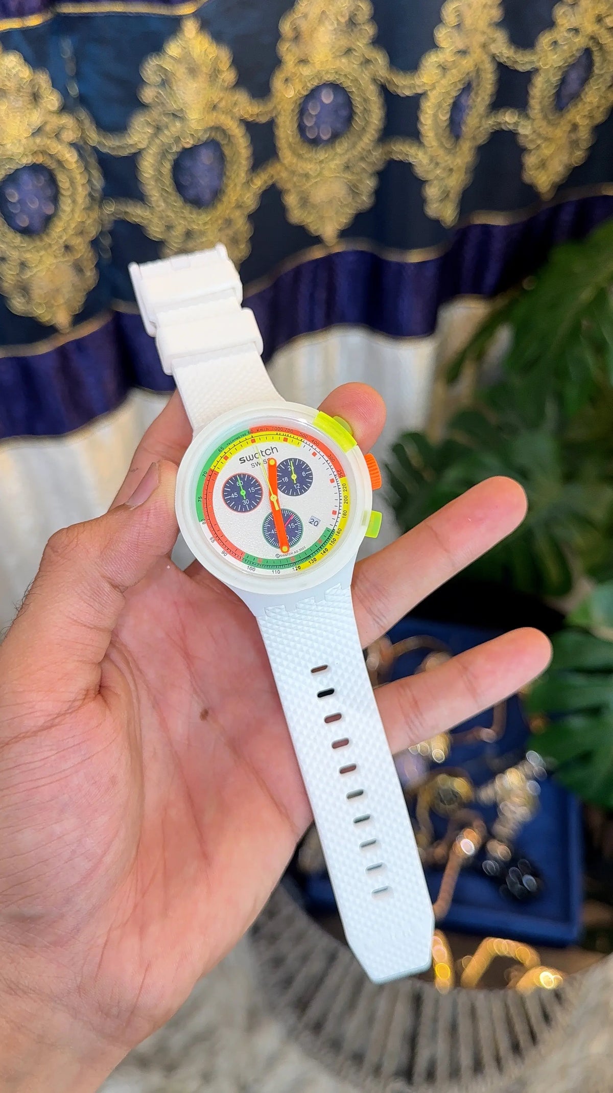 Swatch Neon Party To The Max Quartz Chronograph Unisex