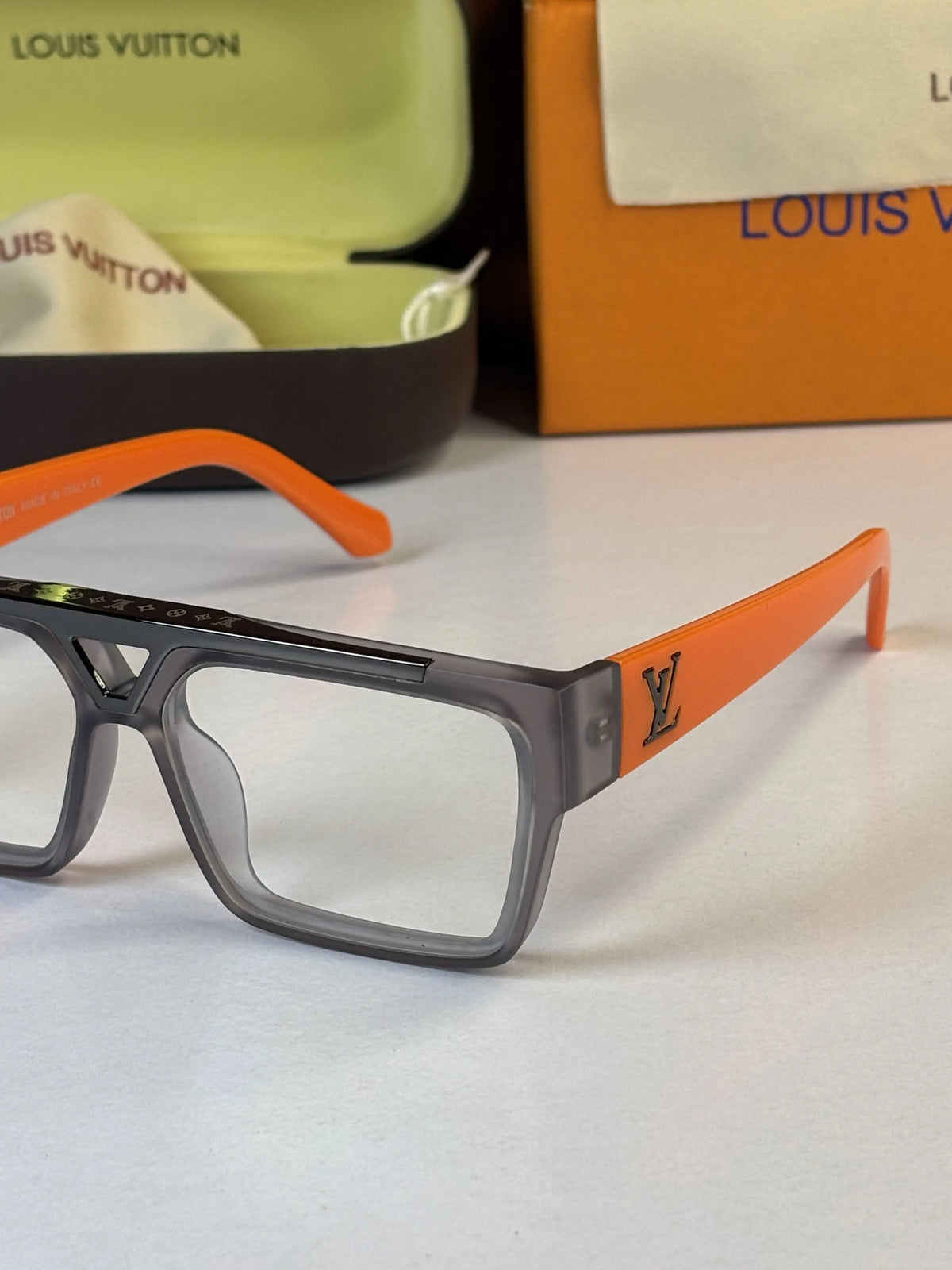 Louis Vuittion 1984 Orange Grey Plano